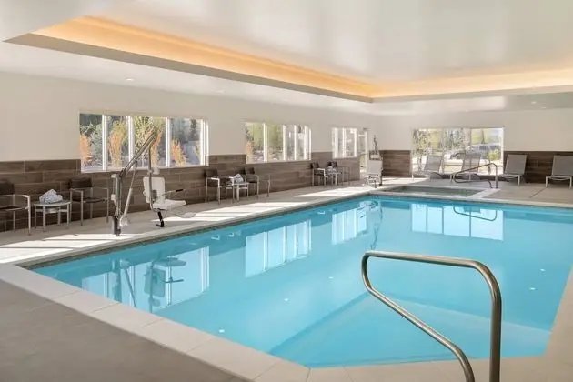 TownePlace Suites by Marriott Logan - Havuz