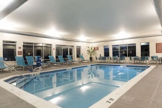 TownePlace Suites by Marriott Louisville North - Havuz