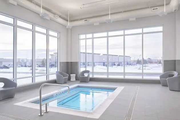 TownePlace Suites by Marriott Medicine Hat - Havuz