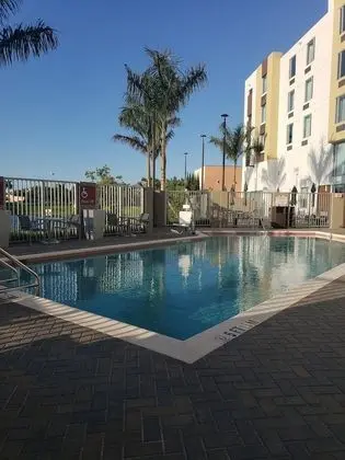 TownePlace Suites by Marriott Miami Kendall West - Havuz