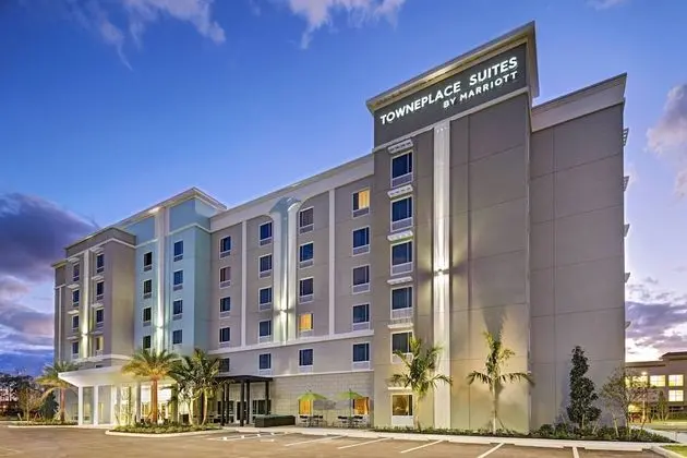 TownePlace Suites by Marriott Naples - Dış Mekan