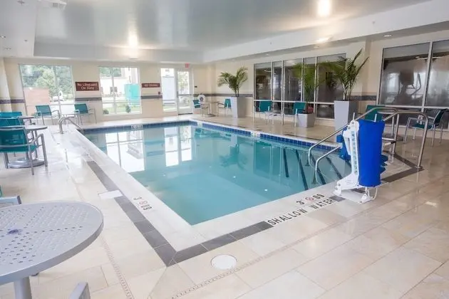 TownePlace Suites by Marriott Pittsburgh Harmarville - Havuz