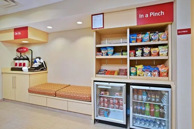 TownePlace Suites by Marriott Republic Airport Long Island - Genel