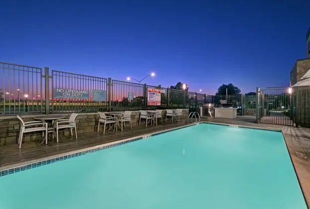 TownePlace Suites by Marriott Sacramento Airport Natomas - Havuz