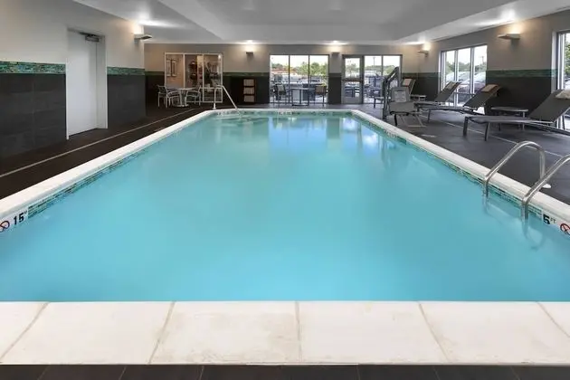 TownePlace Suites by Marriott St. Louis Edwardsville, IL - Havuz