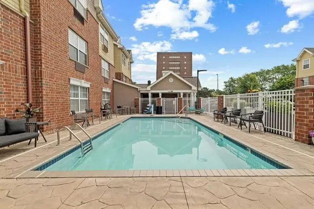 TownePlace Suites Minneapolis West/St. Louis Park - Havuz