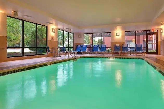 TownePlace Suites Omaha West - Havuz
