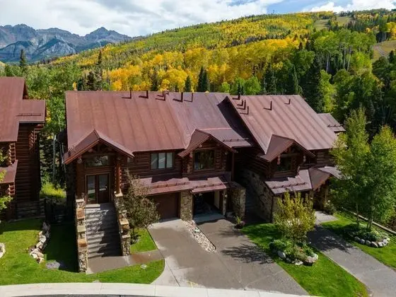 Townhome on the Creek 135 by Avantstay Ski In/ Ski Out Home w/ Hot Tub