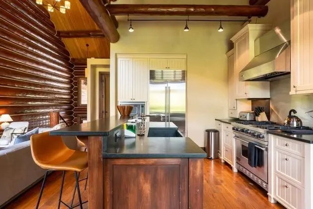 Townhome on the Creek 135 by Avantstay Ski In/ Ski Out Home w/ Hot Tub - Mutfak