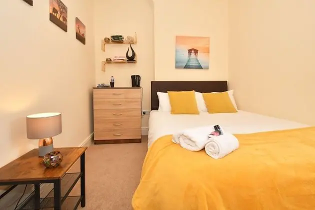 Townhouse @ 178 Ruskin Road Crewe - Oda