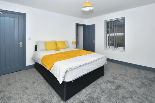 Townhouse @ 24 Brunswick Place Stoke