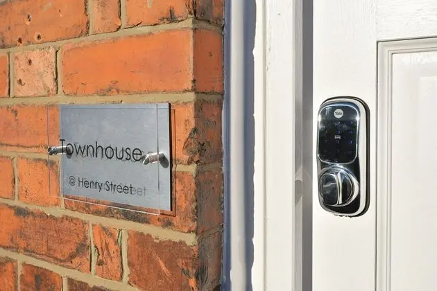 Townhouse @ Henry Street Crewe - Dış Mekan