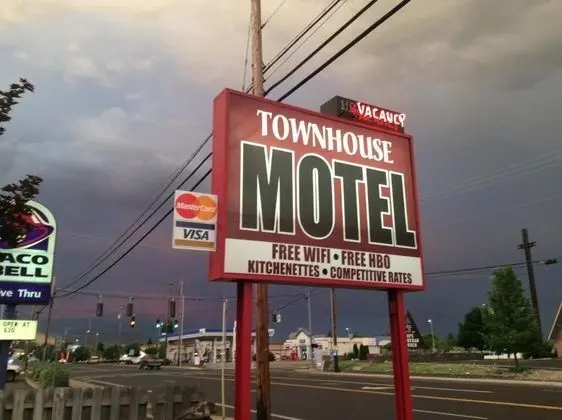 Townhouse Inn & Suites - Genel