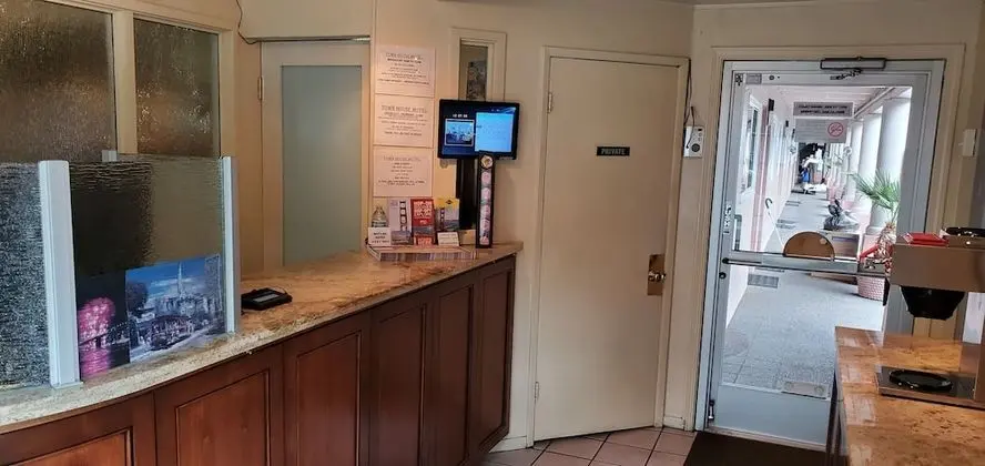 Townhouse Motel - Lobi