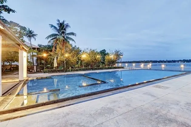 Townhouse OAK Edassery's Sealine Villa Stay - Havuz