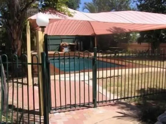 Townview Motel - Havuz