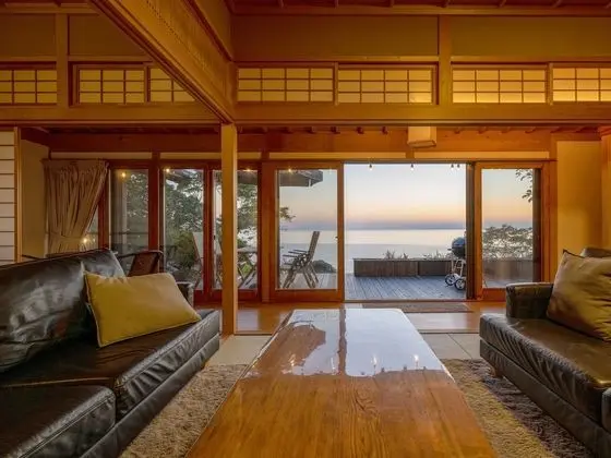 Toya Cliff House