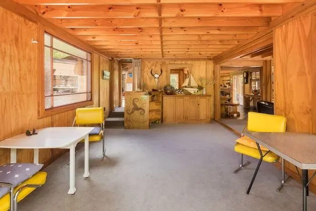 On The Track Lodge - Lobi
