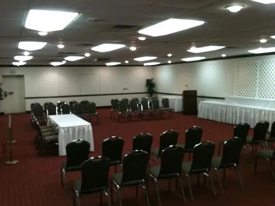 Trade Winds Central Inn