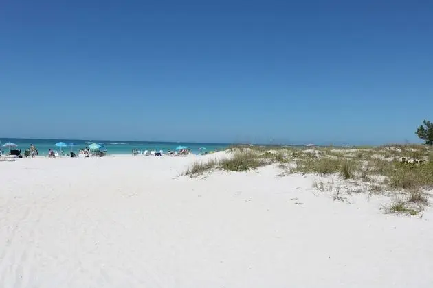 Tradewinds Beach Resort - Plaj