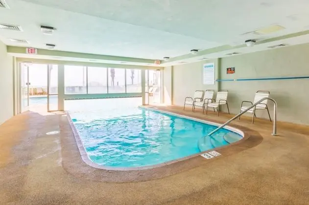 Tradewinds Condos by Hosteeva - Havuz