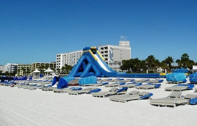 Tradewinds Island Grand Resort - Plaj