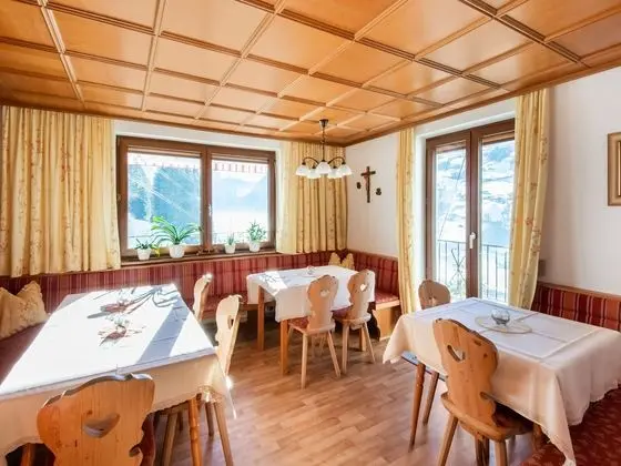 Traditional Holiday Home in Hainzenberg With Balcony - Yerinde Yemek