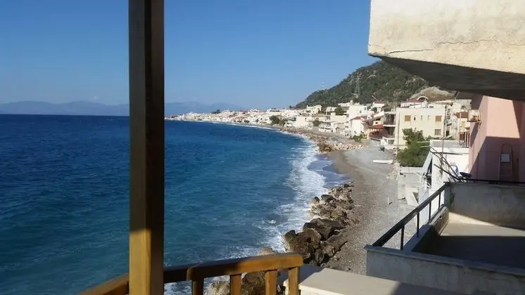 Traditional house by the sea - Plaj