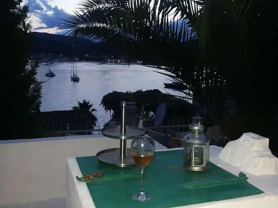 Traditional House With two Apartments in Old Town Vis, Beach 5 Mins