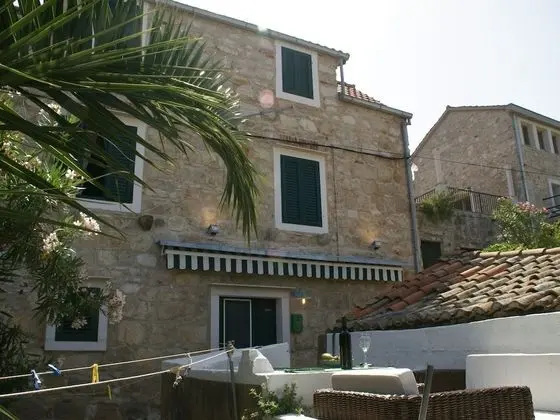 Traditional House With two Apartments in Old Town Vis, Beach 5 Mins