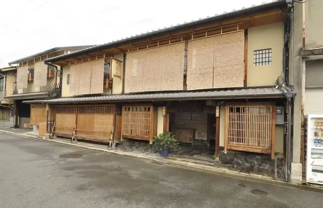 Traditional Kyoto Inn serving Kyoto cuisine IZUYASU