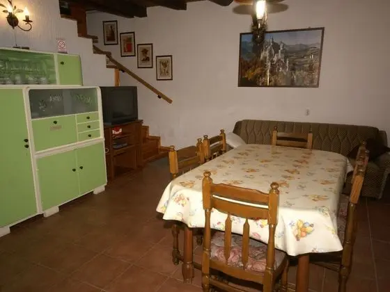 Traditional Villa With Private Pool, Secluded Garden and Convenient Location - Yerinde Yemek