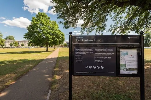 Traditional Richmond Home by Twickenham Green - Dış Mekan