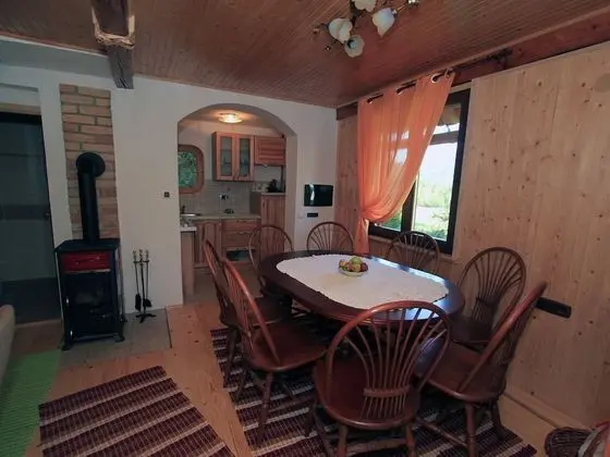 Traditional Wooden House by the River, 2 Rooms With Balconies, Covered Terrace - Yerinde Yemek