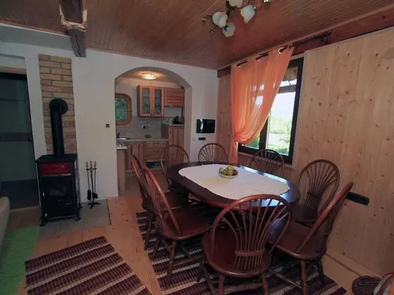 Traditional Wooden House by the River, 2 Rooms With Balconies, Covered Terrace - Yerinde Yemek