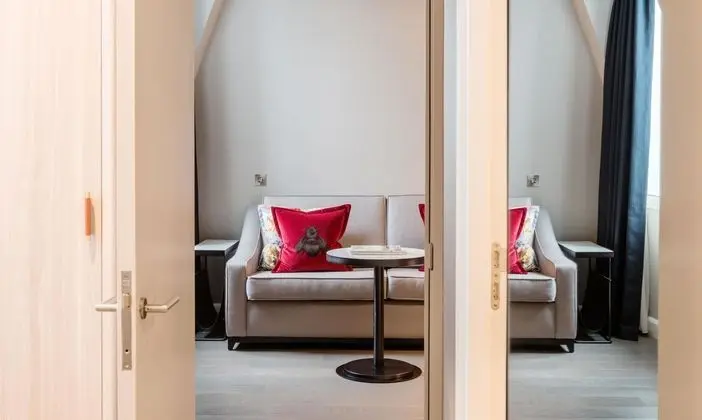 The Trafalgar St. James London, Curio Collection by Hilton