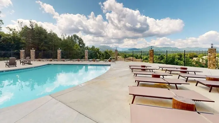 The Trailhead Condominiums - Havuz