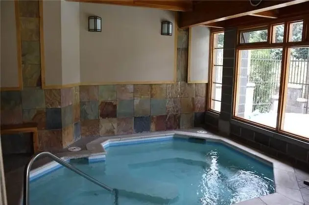 Trail's End 509 Downtown Condos with on-site Hot Tub - Havuz