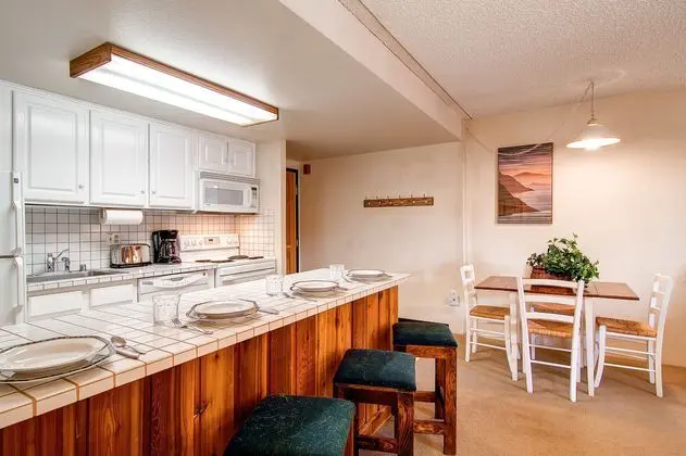 Trails End Condominiums by Ski Country Resorts - Mutfak