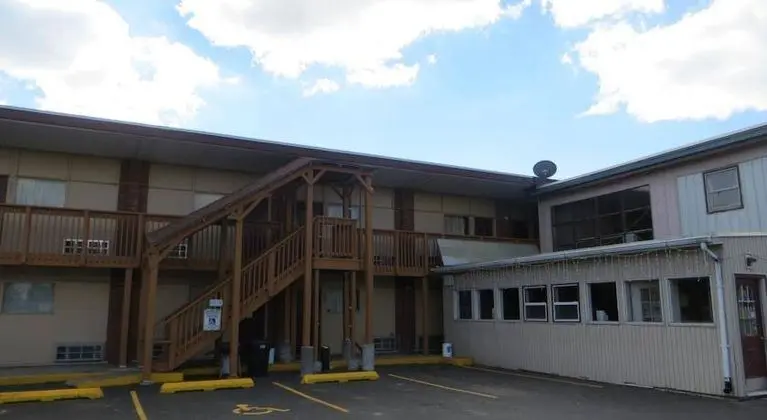 Trailway Motel - Fairview Heights