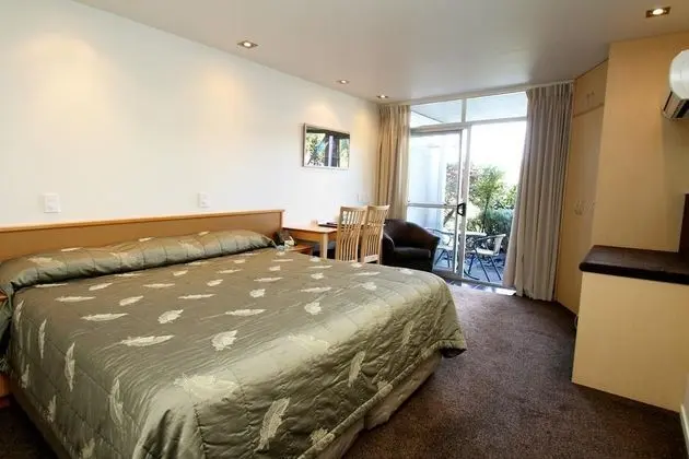 Trailways Hotel Nelson