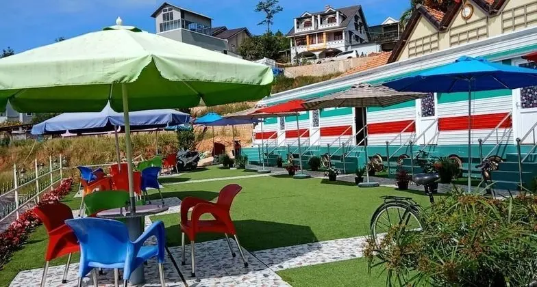 The Train Station Homestay - Dış Mekan
