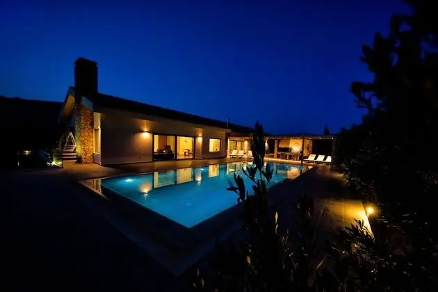 Tramonto Di Olive Gorgeous Villa by VillaRentalsgr - Dış Mekan