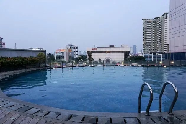Tranquil 1BR GP Plaza Apartment - Havuz