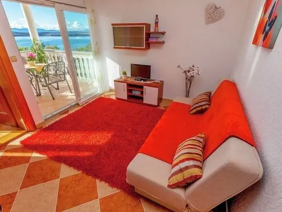 Tranquil Apartment in Dramalj with Hot Tub
