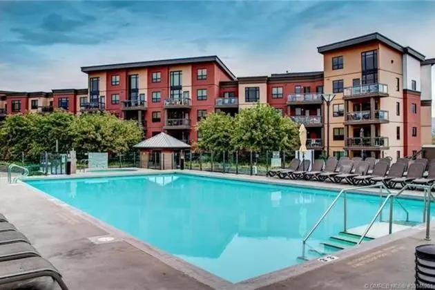 Tranquil Apartment Overlooking Creek #244