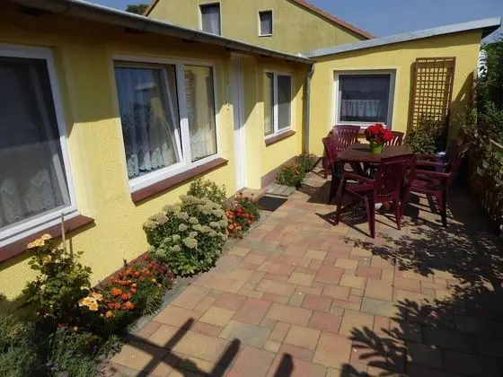 Tranquil Bungalow in Zweedorf With Sunbathing Area