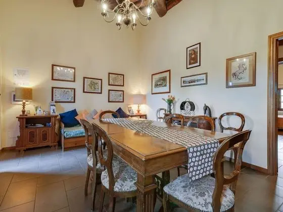 Tranquil Farmhouse in Terranova Bracciolini near Nightlife - Yerinde Yemek