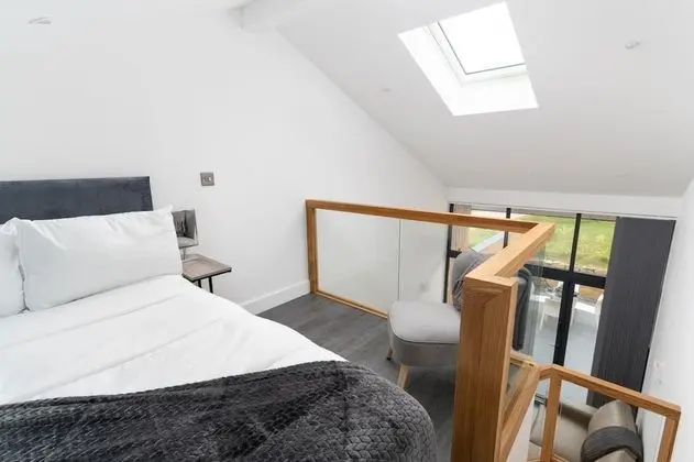 Tranquil Getaway for 4 New Mill Village