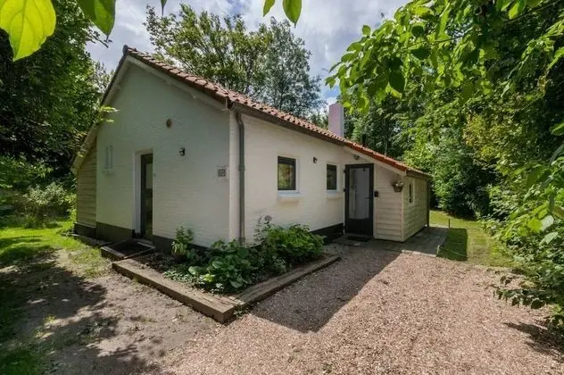 Tranquil Holiday Home in Dishoek With Garden